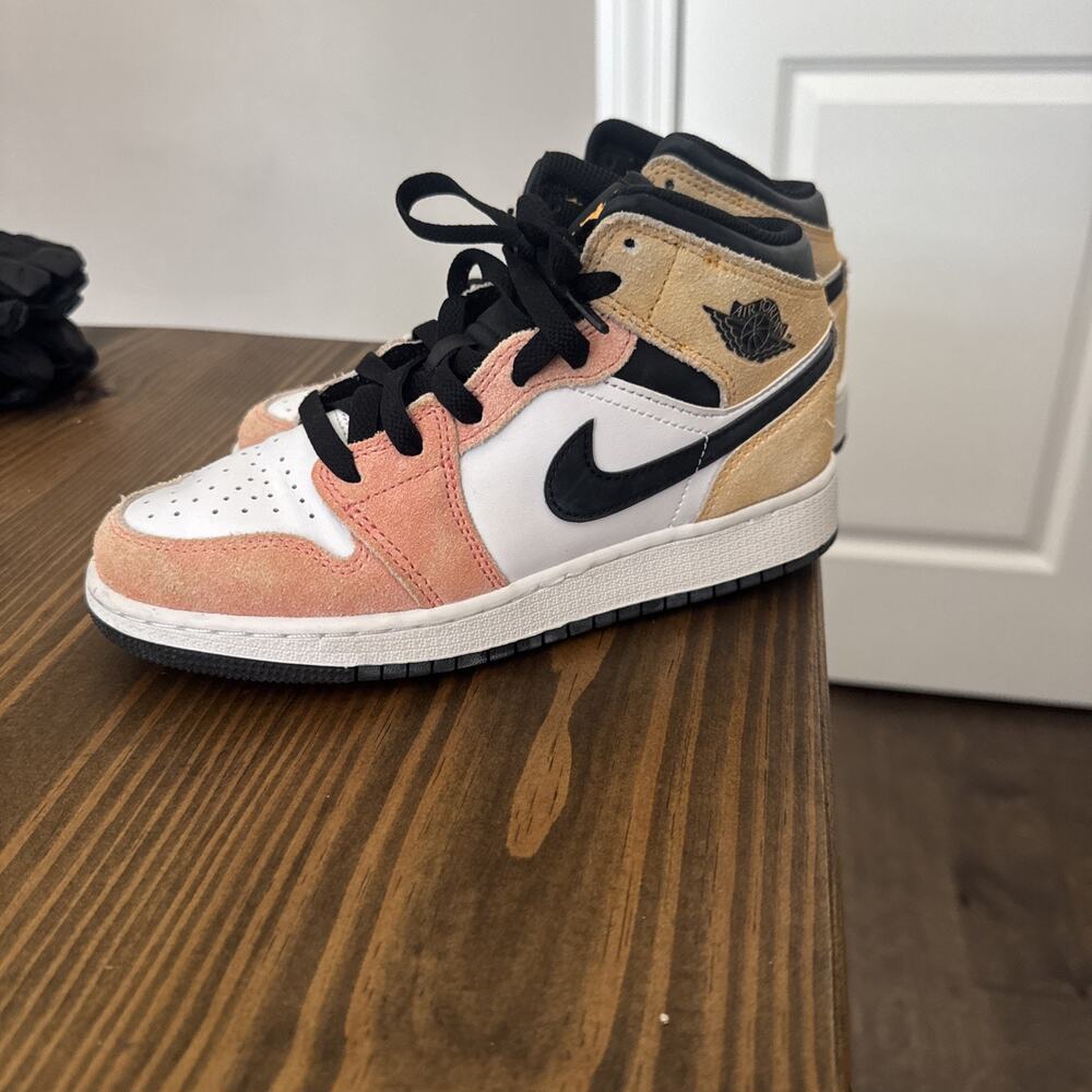 Jordan 1 mid SE Flight Club Grade School 3.5Y